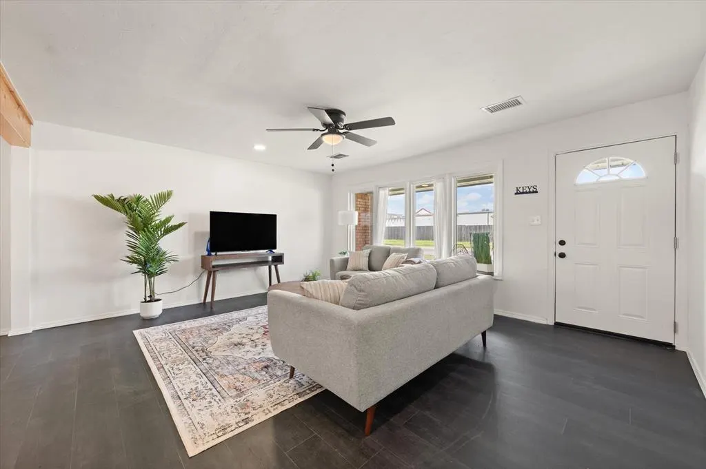 Photo 7 — 2810 NW 62nd Street, Oklahoma City, OK 73112