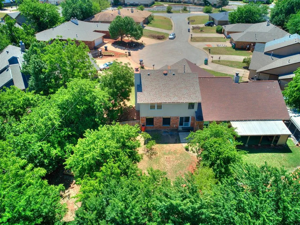 Photo 3 — 7212 Lakewood Circle, Oklahoma City, OK 73132