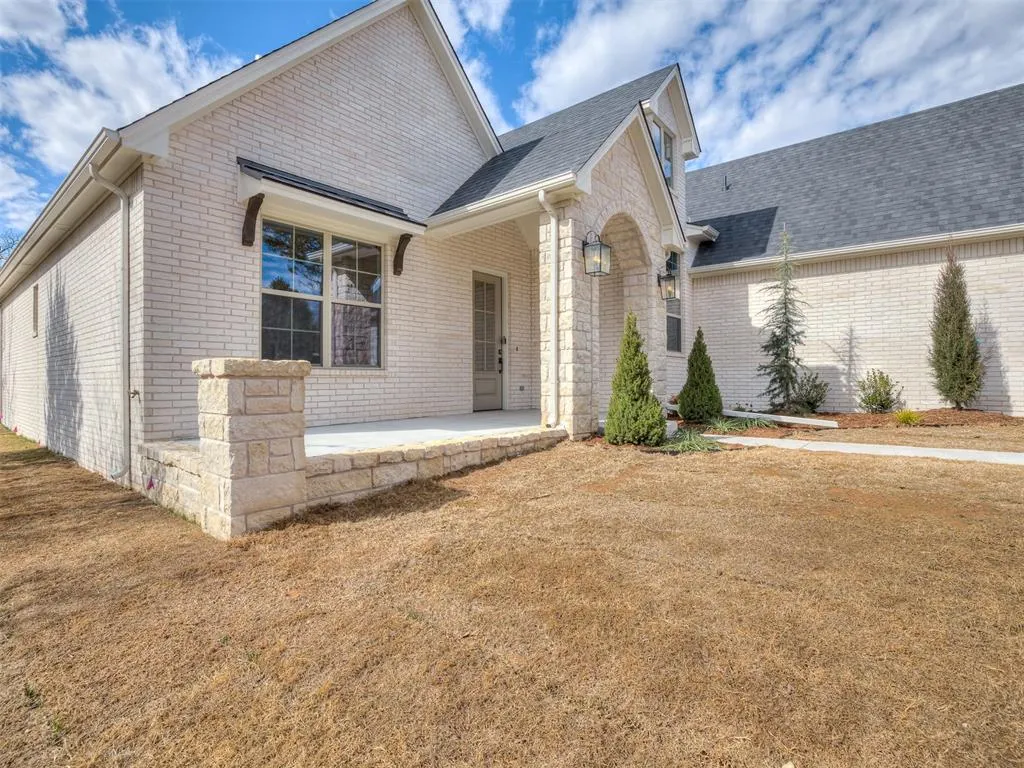 Photo 2 — 2227 Crossover Court, Edmond, OK 73034