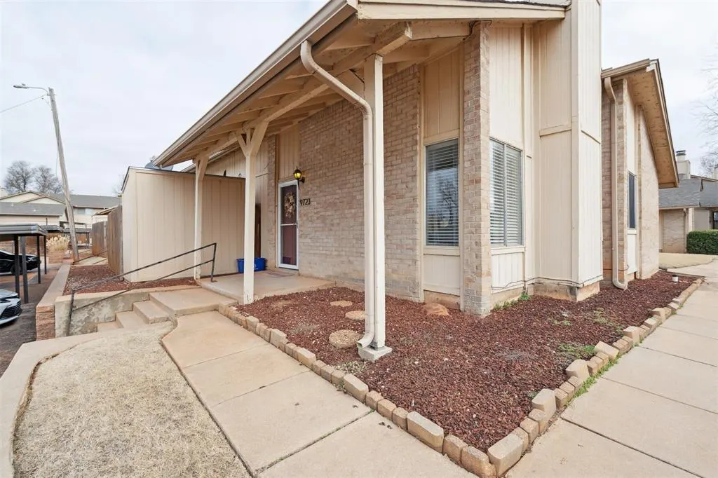 Photo 4 — 9723 Hefner Village Boulevard, Oklahoma City, OK 73162