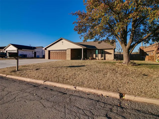 Photo 3 — 1006 E 13th Street, Cushing, OK 74023