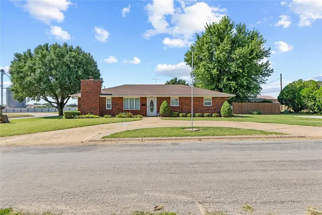 Photo 2 — 301 W Locust Street, Fairview, OK 73737