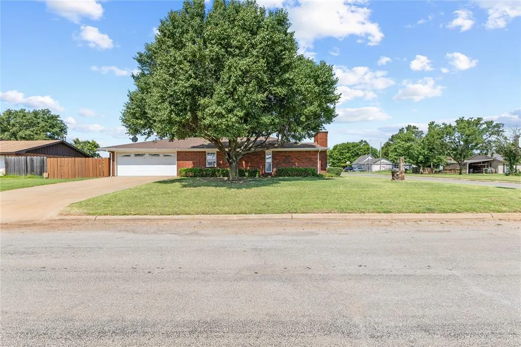 Photo 4 — 301 W Locust Street, Fairview, OK 73737