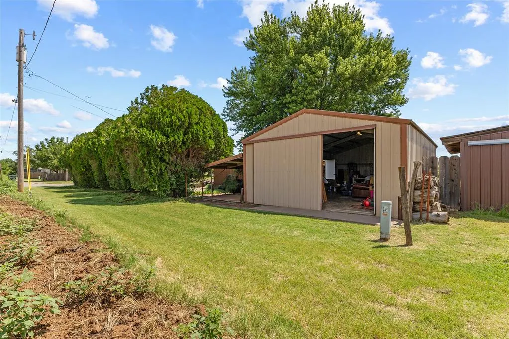 Photo 32 — 301 W Locust Street, Fairview, OK 73737