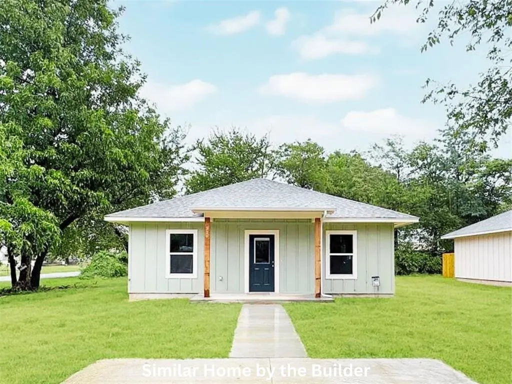 Front exterior — 2006 Willow Place, Blackwell, OK 74631