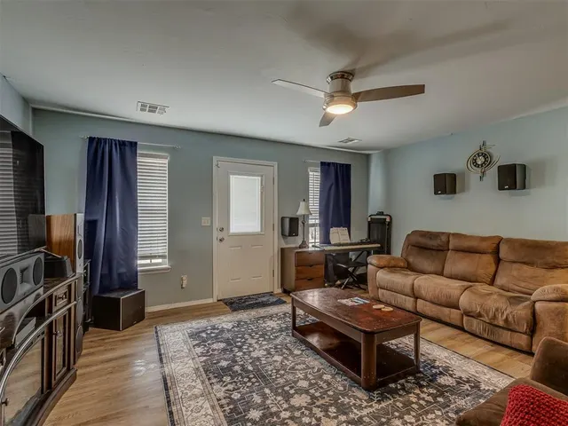 Photo 6 — 921 NE 83rd Street, Oklahoma City, OK 73114