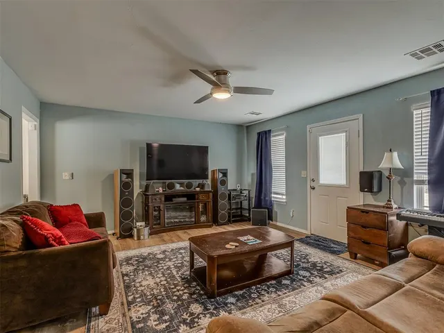 Photo 7 — 921 NE 83rd Street, Oklahoma City, OK 73114