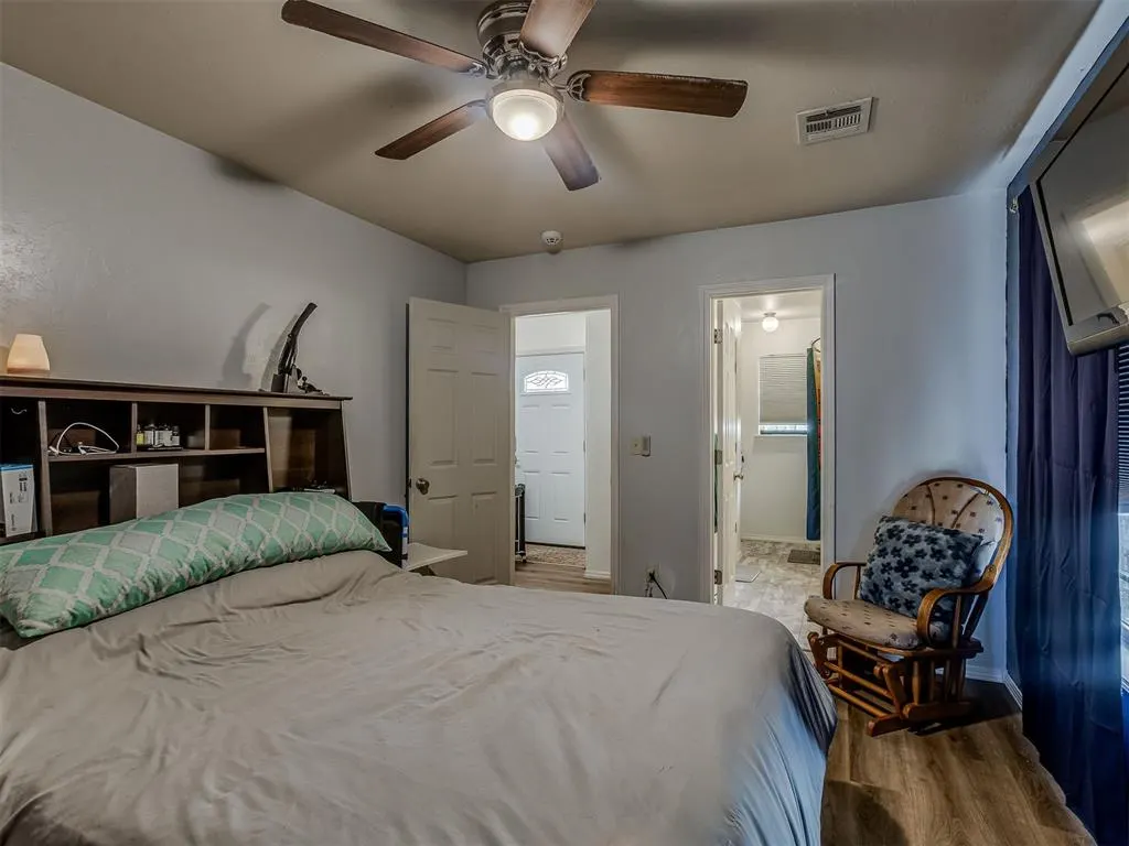 Photo 9 — 921 NE 83rd Street, Oklahoma City, OK 73114