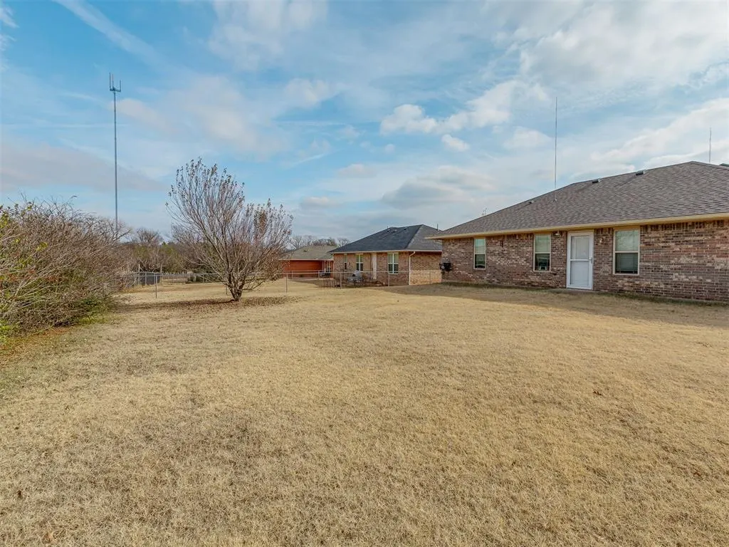 Photo 15 — 921 NE 83rd Street, Oklahoma City, OK 73114