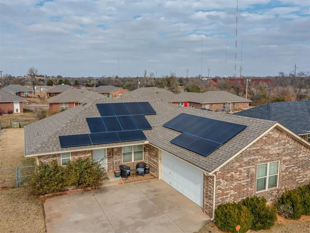 Photo 17 — 921 NE 83rd Street, Oklahoma City, OK 73114