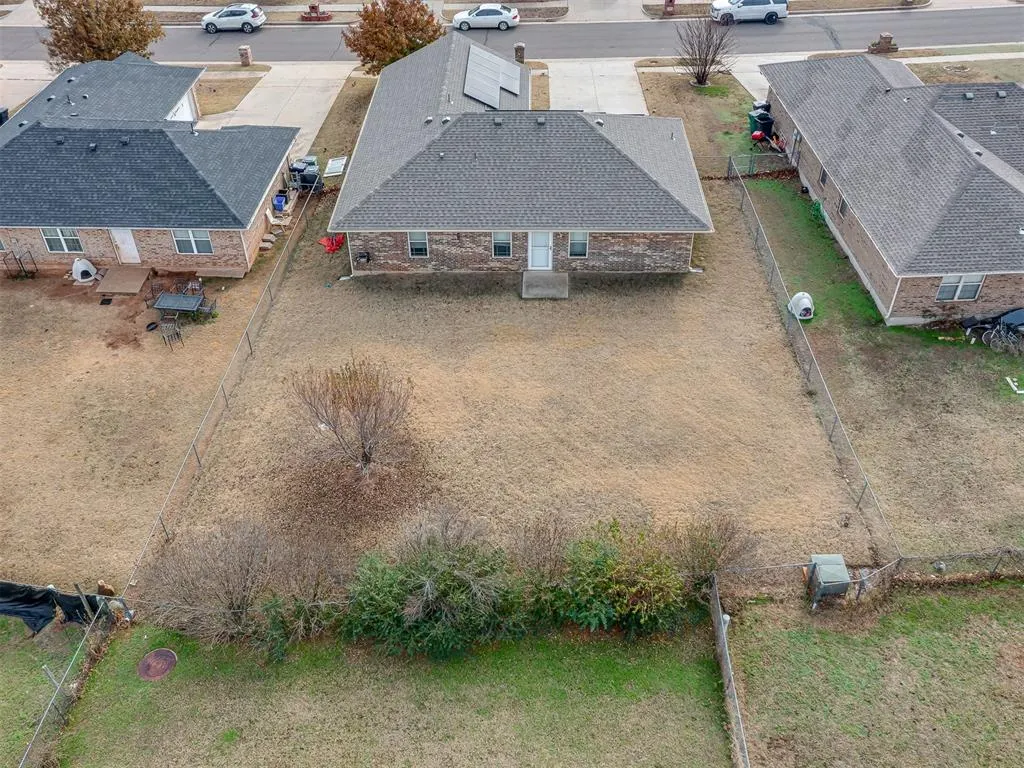 Photo 18 — 921 NE 83rd Street, Oklahoma City, OK 73114