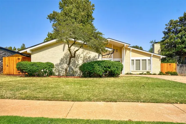 Front exterior — 2225 NW 114th Street, Oklahoma City, OK 73120