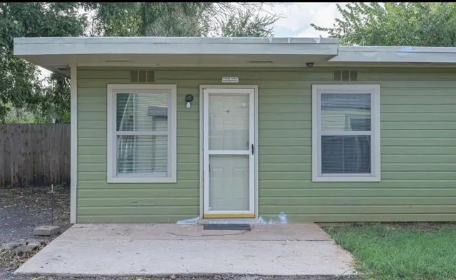 Photo 2 — 4106 S Shields Boulevard C, Oklahoma City, OK 73129
