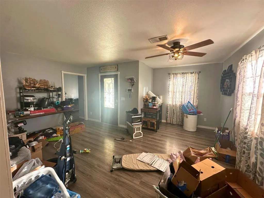 Photo 6 — 802 W Gentry Avenue, Henryetta, OK 74437
