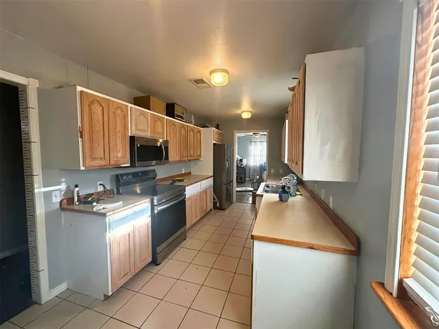 Photo 7 — 802 W Gentry Avenue, Henryetta, OK 74437