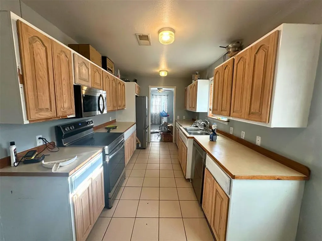 Photo 8 — 802 W Gentry Avenue, Henryetta, OK 74437