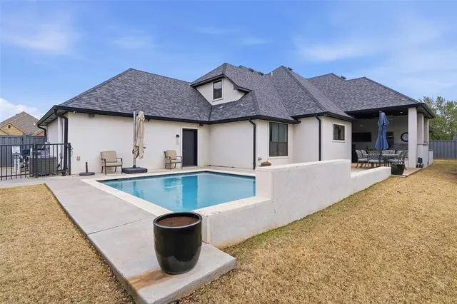 Photo 5 — 348 Saint Claire Drive, Edmond, OK 73025