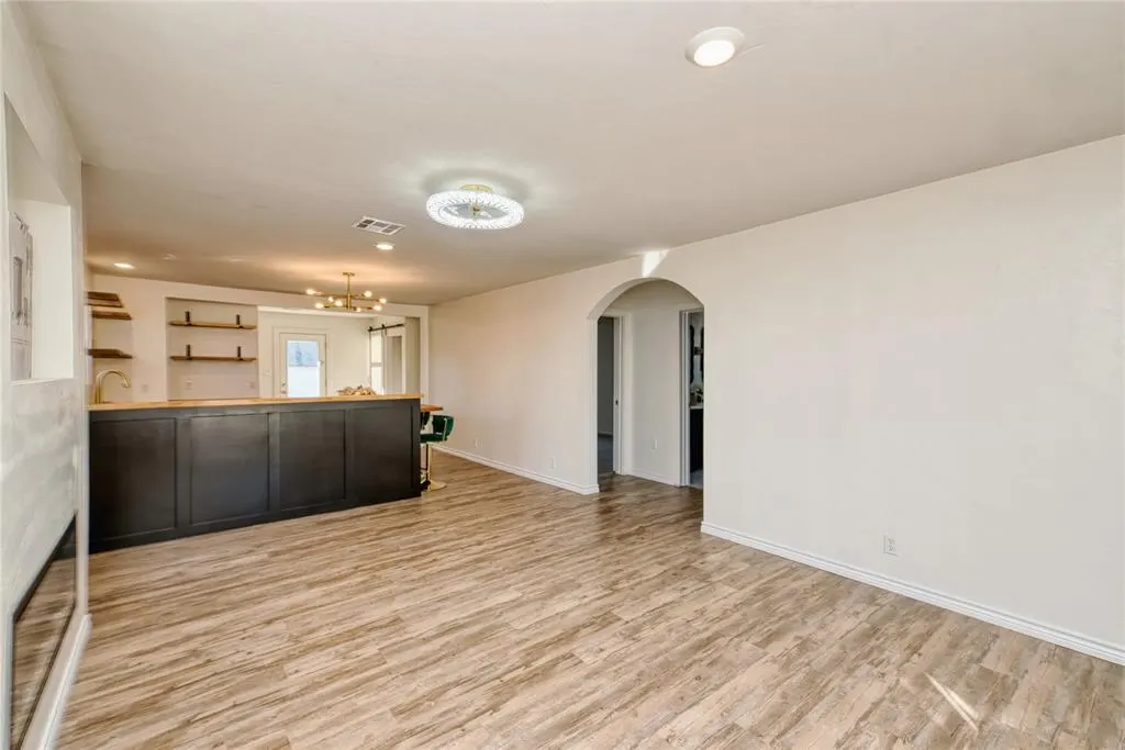 Photo 7 — 1222 W 7th Street, Elk City, OK 73644