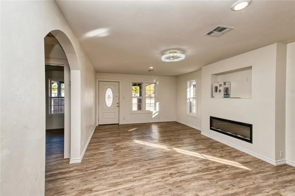 Photo 8 — 1222 W 7th Street, Elk City, OK 73644