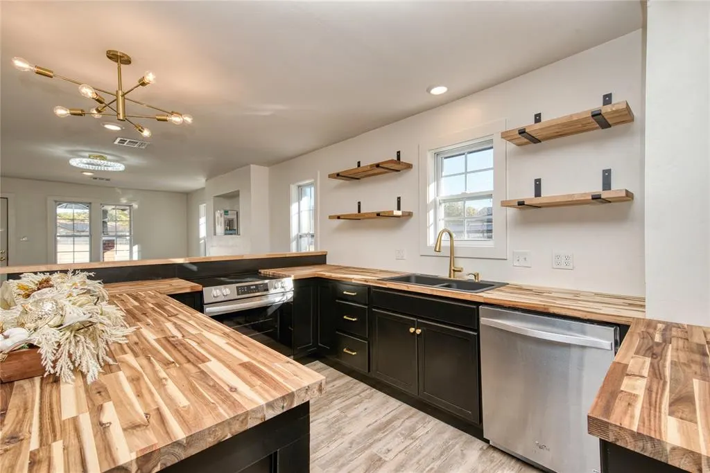 Photo 11 — 1222 W 7th Street, Elk City, OK 73644