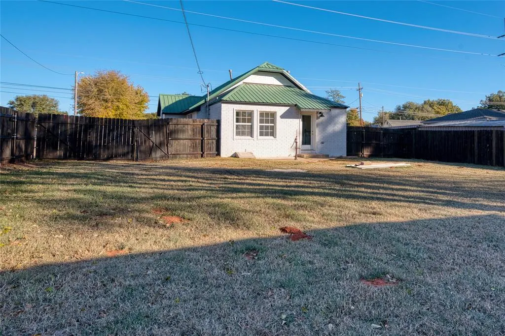 Photo 32 — 1222 W 7th Street, Elk City, OK 73644