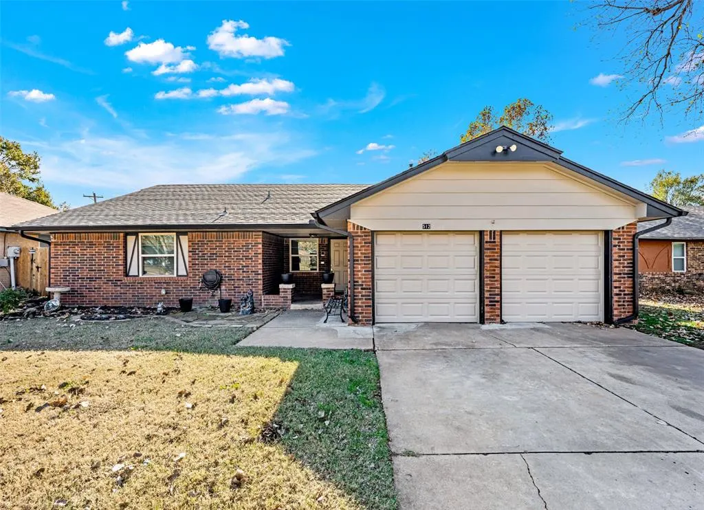 Front exterior — 512 Wood Hollow Lane, Moore, OK 73160