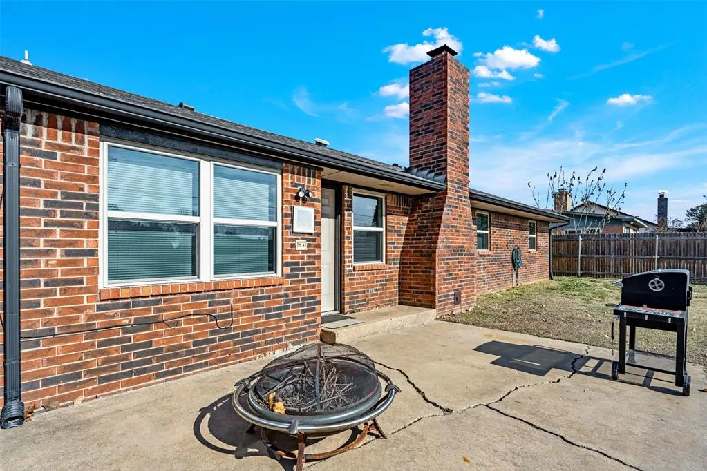 Photo 4 — 512 Wood Hollow Lane, Moore, OK 73160
