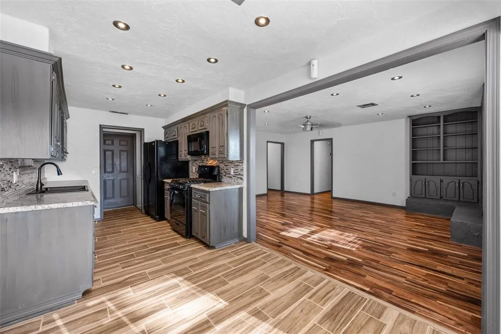Photo 7 — 512 Wood Hollow Lane, Moore, OK 73160
