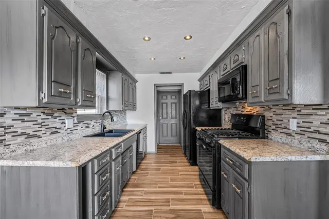 Photo 8 — 512 Wood Hollow Lane, Moore, OK 73160