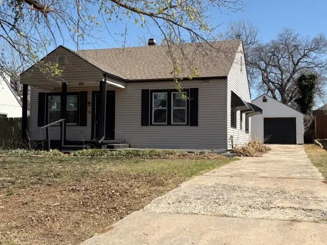 Front exterior — 605 S Reno Avenue, El Reno, OK 73036