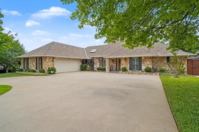 Photo 2 — 3133 Birch Bark Lane, Oklahoma City, OK 73120