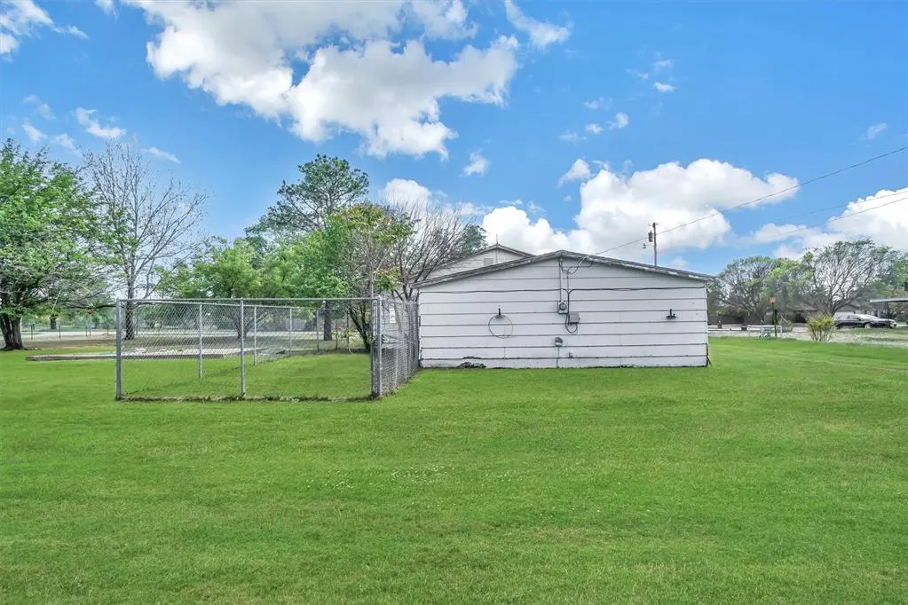 Photo 5 — 705 E Cleveland Street, Mangum, OK 73554