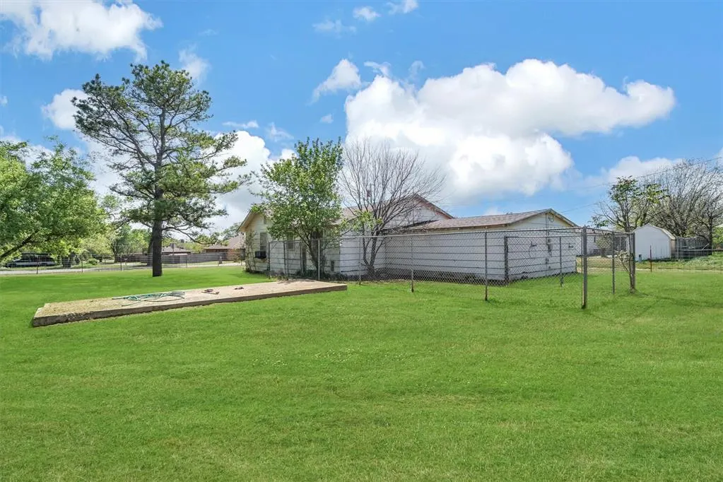 Photo 6 — 705 E Cleveland Street, Mangum, OK 73554