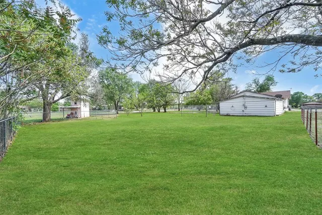 Photo 7 — 705 E Cleveland Street, Mangum, OK 73554