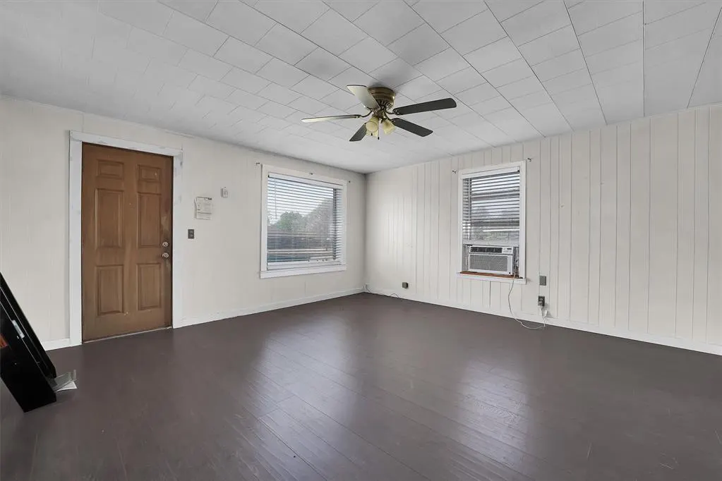 Photo 9 — 705 E Cleveland Street, Mangum, OK 73554