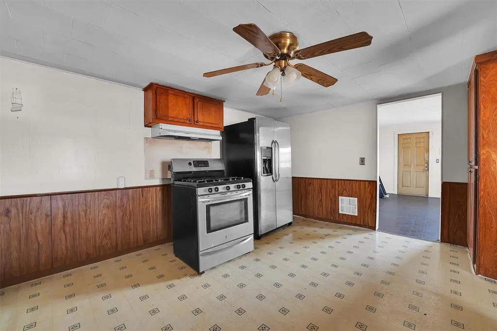 Photo 15 — 705 E Cleveland Street, Mangum, OK 73554