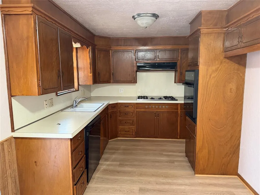 Photo 4 — 1125 Blackstone Avenue, Clinton, OK 73601