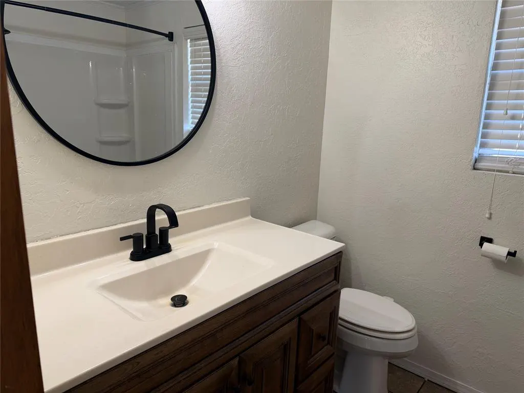 Photo 5 — 1125 Blackstone Avenue, Clinton, OK 73601