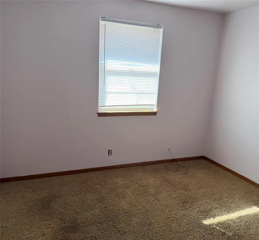 Photo 7 — 1125 Blackstone Avenue, Clinton, OK 73601