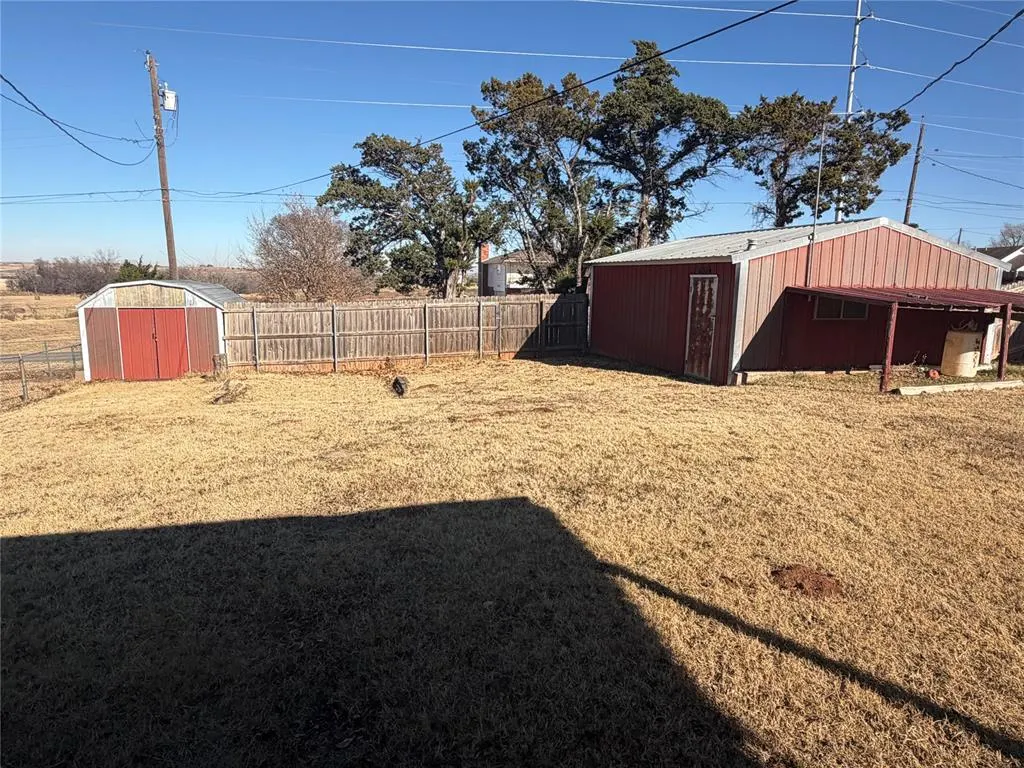 Photo 10 — 1125 Blackstone Avenue, Clinton, OK 73601