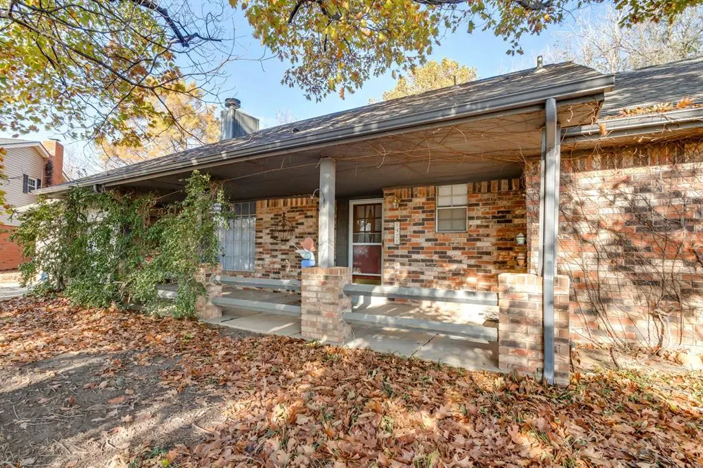 Photo 2 — 1421 Pheasant Run Court, Norman, OK 73072