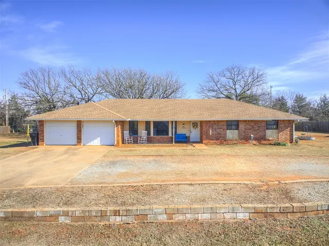 Photo 2 — 112 Key Drive, Wellston, OK 74881