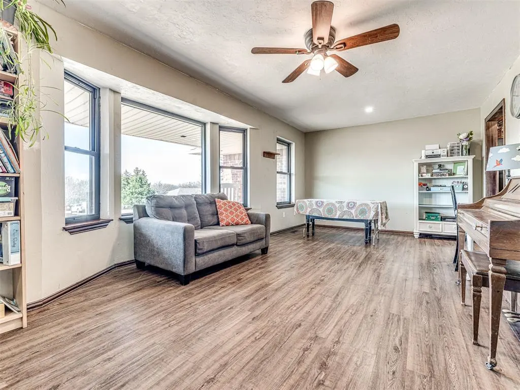 Photo 8 — 112 Key Drive, Wellston, OK 74881