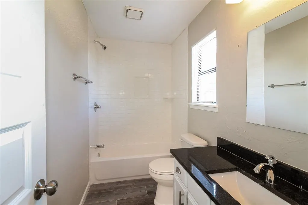 Photo 9 — 1102 Swan Lake Road, Edmond, OK 73003