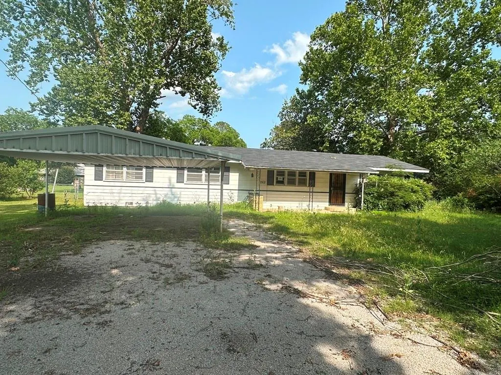 Front exterior — 1912 US Highway 70a, Wilson, OK 73463