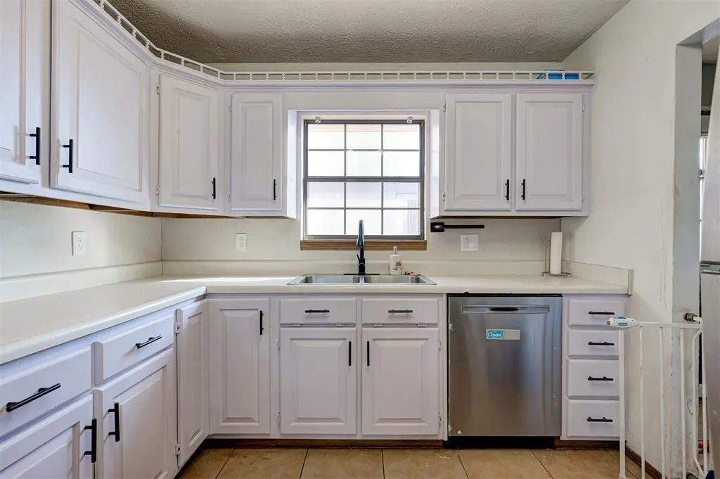 Photo 12 — 702 N 17th Street, Guthrie, OK 73044