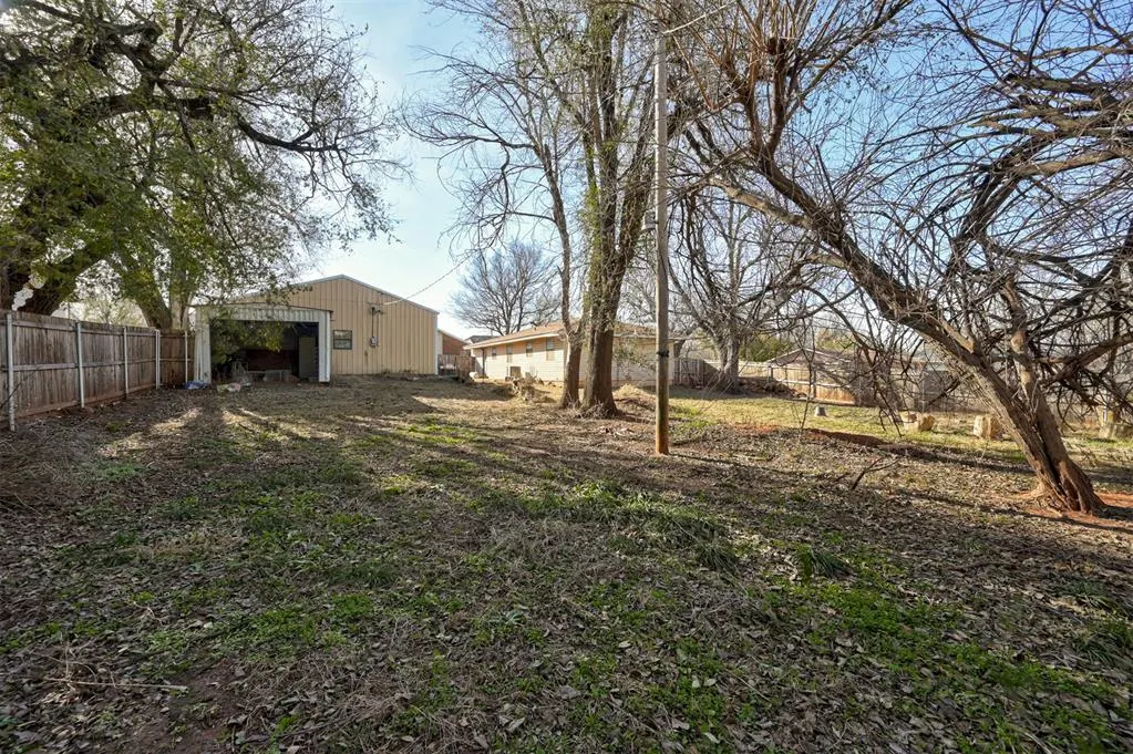 Photo 33 — 702 N 17th Street, Guthrie, OK 73044
