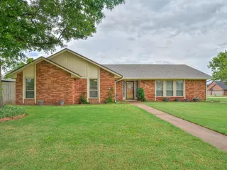 Sold home at 619 Hoehner Avenue