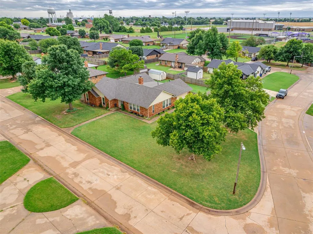Photo 2 — 619 Hoehner Avenue, Okarche, OK 73762