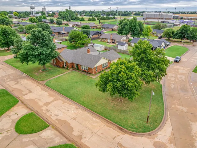 Photo 2 — 619 Hoehner Avenue, Okarche, OK 73762
